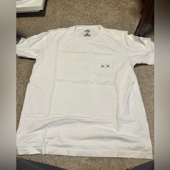 Uniqlo x KAWS White Short Sleeve Tee - Picture 1 of 3